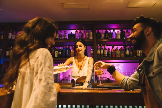 Bares temáticos, espectáculos y los mejores tragos en el mundo nocturno