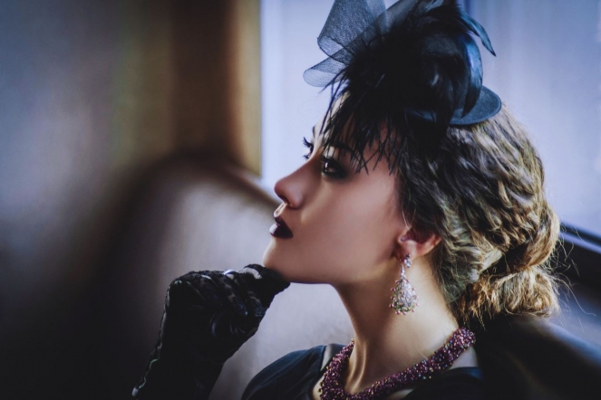 ¿Tocados, coronas o diademas? La mejor opción para fiestas y bodas