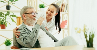 Cuidado de mayores a domicilio, un servicio ideal para parejas de ancianos