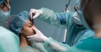 Procedimientos de cirugía estética, una opción en aumento para mejorar la imagen