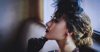 ¿Tocados, coronas o diademas? La mejor opción para fiestas y bodas