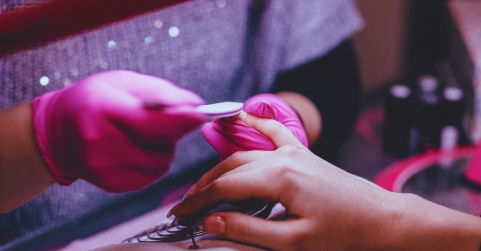 El curso de uñas en línea como puerta hacia nuevas oportunidades profesionales