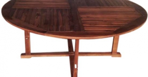 Mesa redonda en madera teka, muy robusta, en liquidación por fín de temporada