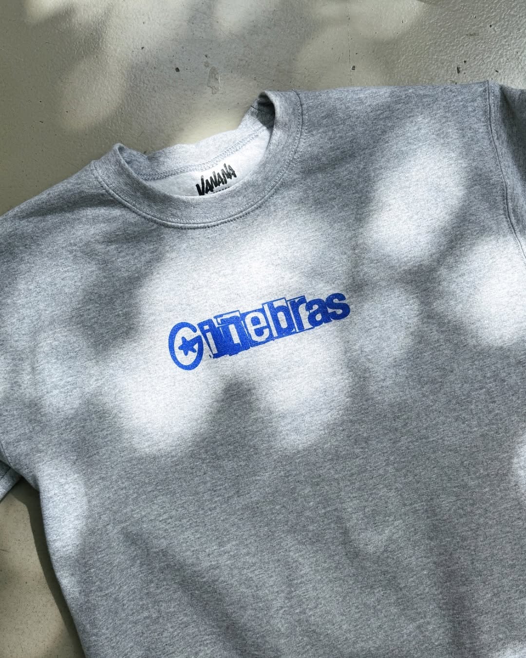 775285 - Vanana Records - Europa Love 24h Gray crewneck sweatshirt with a blue 'Ginebras' logo across the chest.