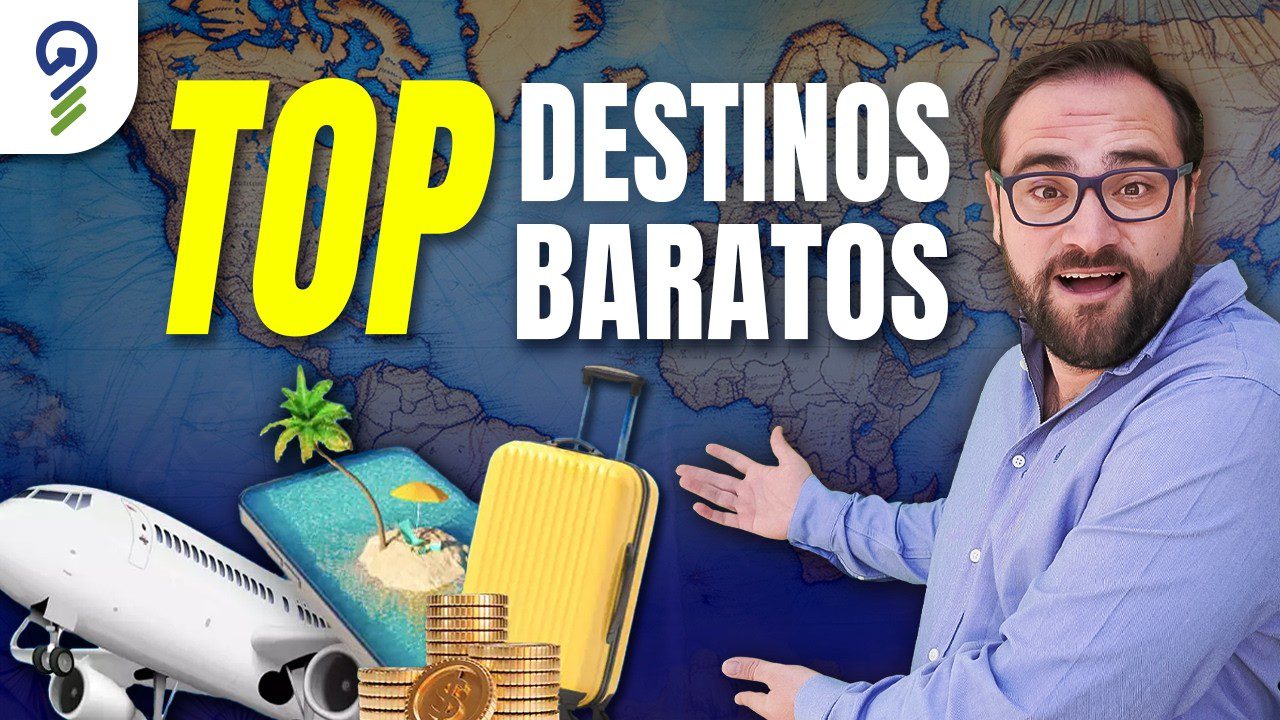 Guia-completa-sobre-como-viajar-barato - Europa Love 24h Thumbnail for a video about top cheap travel destinations, featuring bold yellow 'TOP' lettering, a man gesturing, a world map backdrop, airplane, suitcase, island image, and stacked coins.