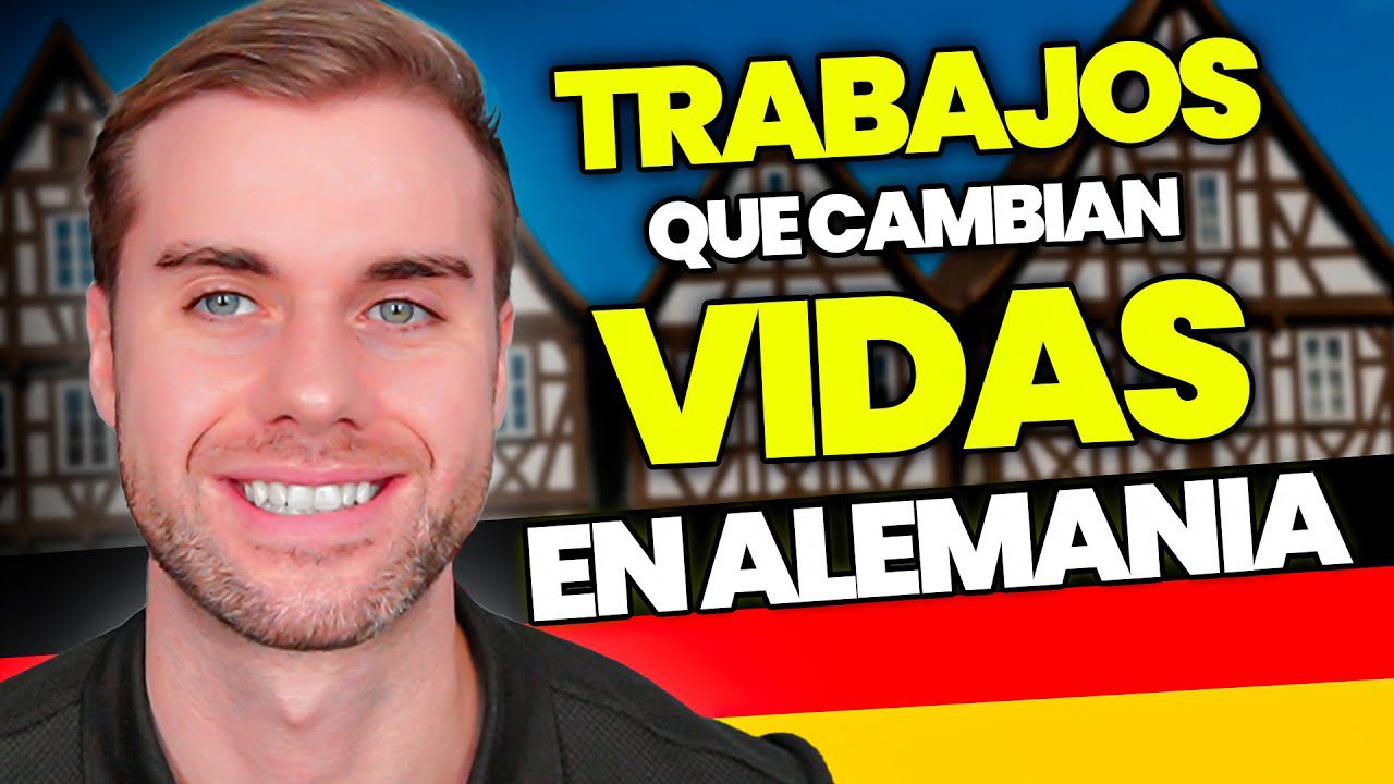 Empleo-en-Alemania-analisis - Europa Love 24h Smiling man in the foreground with bold Spanish text reading 'TRABAJOS QUE CAMBIAN VIDAS EN ALEMANIA' over a background of German-style houses and a blue sky.