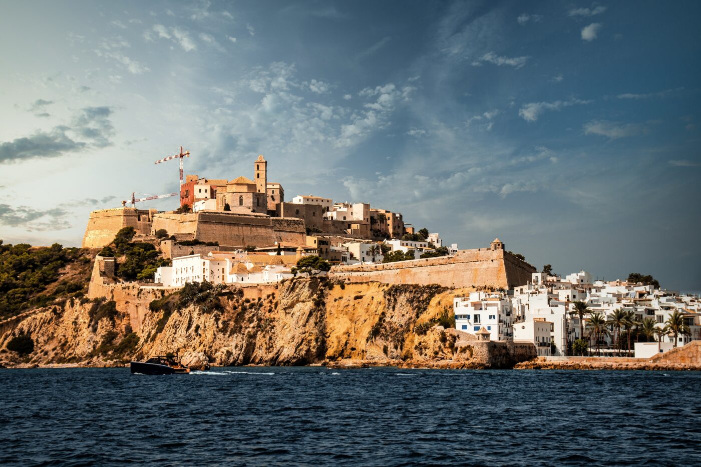 Ibiza ofrece nuevas experiencias para quienes buscan descanso frente al mar - 779697 - Play Hotel Ibiza - Europa Love 24h Ibiza ofrece nuevas experiencias para quienes buscan descanso frente al mar